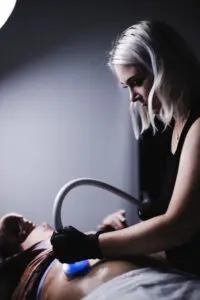 Amanda Banks performs abdominal cryo body sculpting at Eastside.