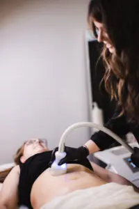 A technician performs abdominal cryo body sculpting at Eastside.