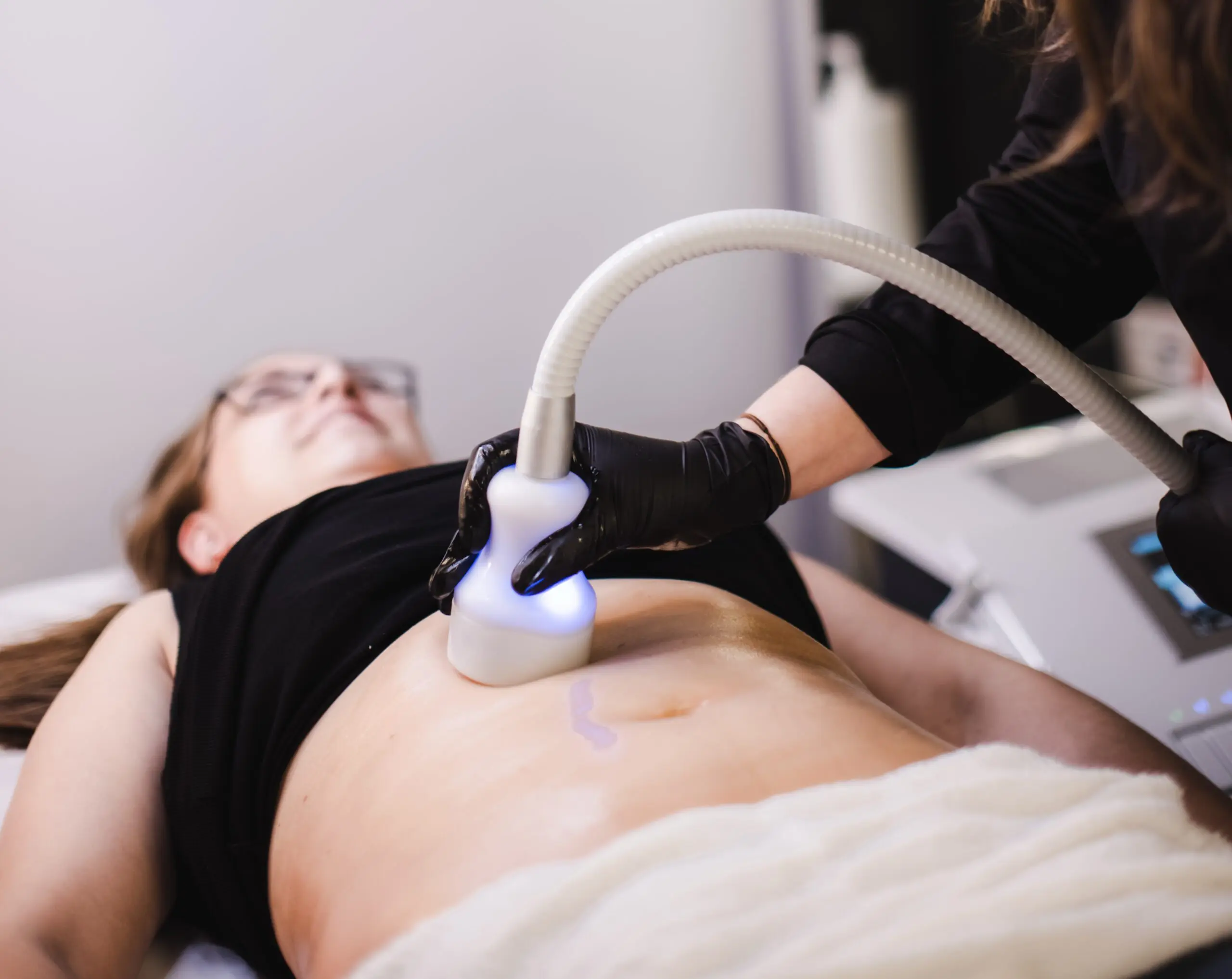 Cryo body sculpting treatment focused on the client's abdomen